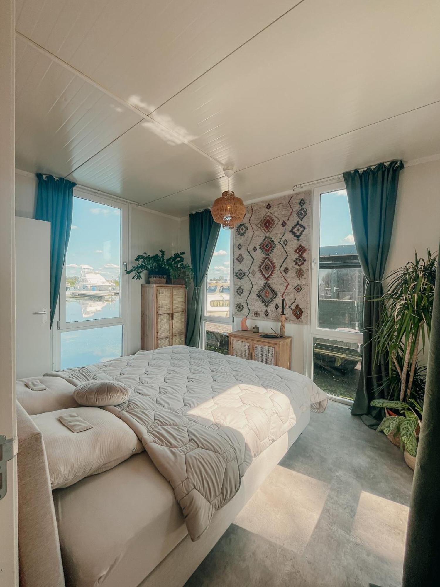 Retreatboat Ibiza Bed and Breakfast Lith Εξωτερικό φωτογραφία